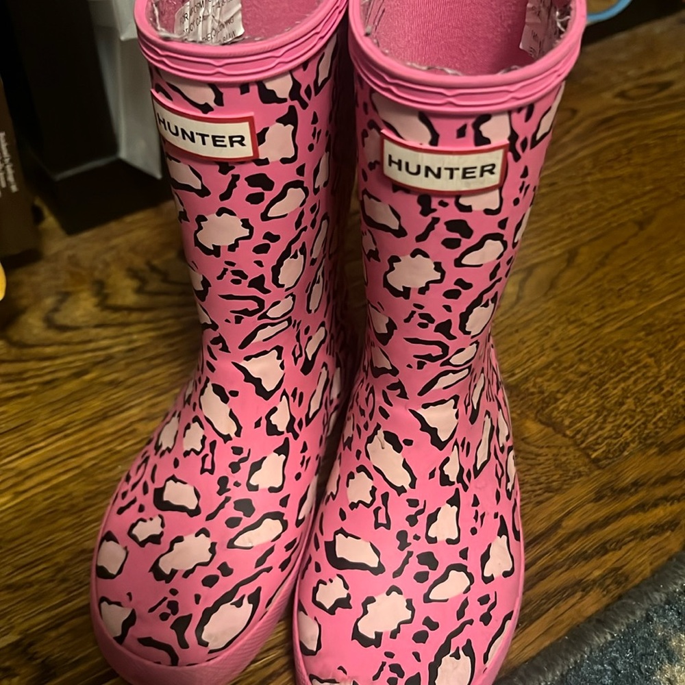 Size 10T pink leopard Hunter